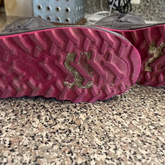 Bear paw gray boots with pink bottom size 12 - Picture 5 of 5